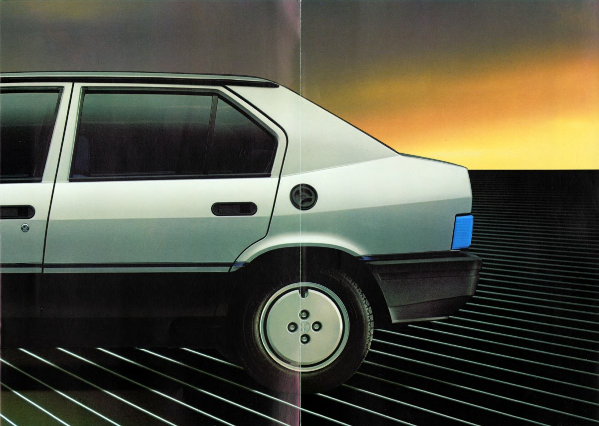 1983 – 33 (NL) Preview Page 3